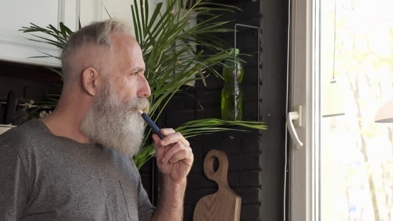 E Cigs explica por qué los casos de cigarrillos electronicos muertes alarman a expertos y cómo actuar <a href=