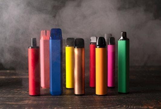 Jednorázové E-cigarety y cigarrillos electronicos nicotina - Guía práctica sobre riesgos, sabores y cómo elegir