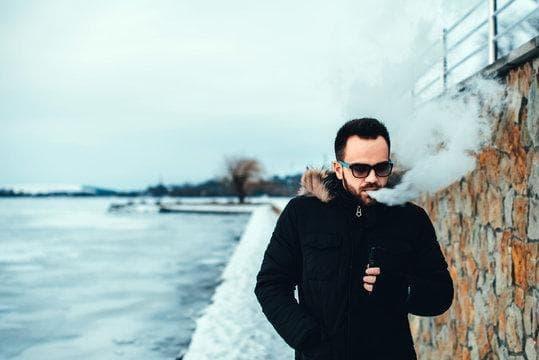 E-cigarete y normativa actual, qué significa cigarrillos electronicos prohibido fumar en espacios públicos y posibles sanciones