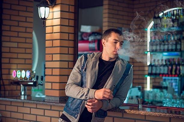 Vape y cigarrillos electronicos Cómo afectan vape y cigarrillos electronicos a la gingivitis y tu salud bucal